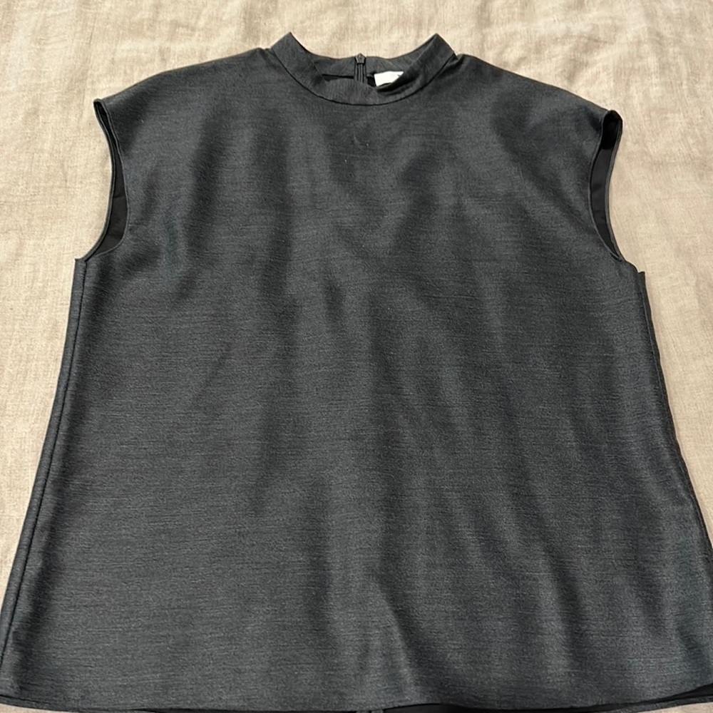 Sleeveless blouse